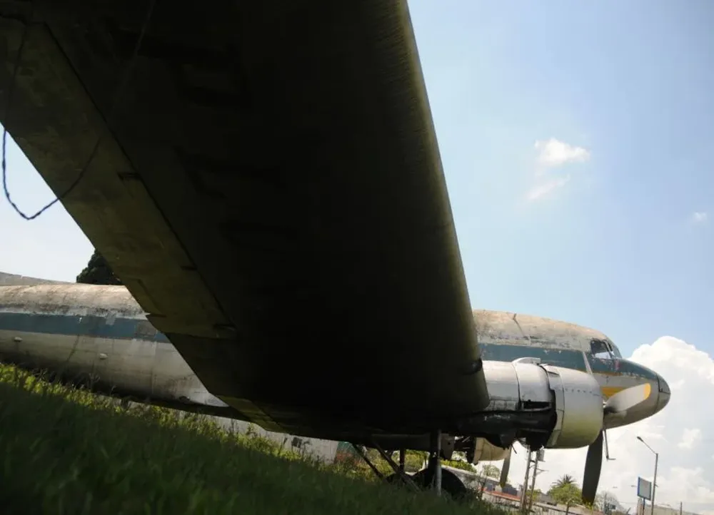 Uno de los primeros aviones de Pluna, en el Museo Aeronáutico, que será trasladado de la zona del Cilindro (lunes 5)