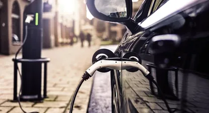 onda electrica: espana quiere prohibir los vehiculos a combustion desde 2040
