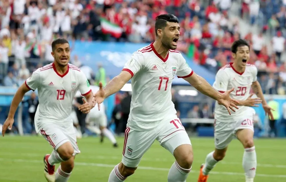 Los jugadores de Irán festejan el gol del triunfo