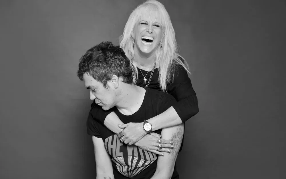 Lynch junto a su pareja, Mariano Martínez