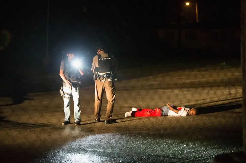 Manifestantes se enfrentaron con la policía y un hombre terminó herido gravemente