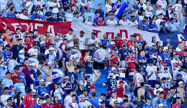 Hinchas de Nacional en la Colombes