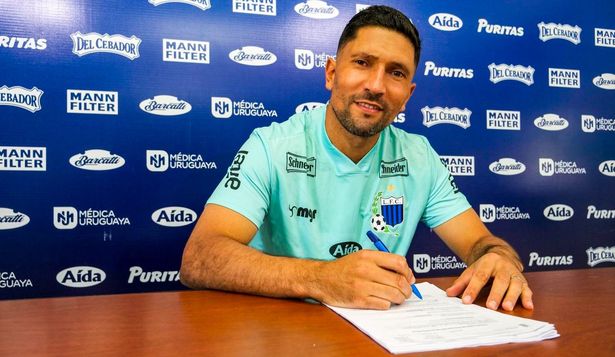 Martín Campaña firmó contrato con Liverpool