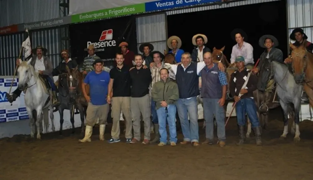 El equipo que trabajó en la última feria de 2014 en Don Tito