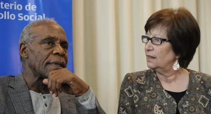 danny glover tomo mate y visitara el interior