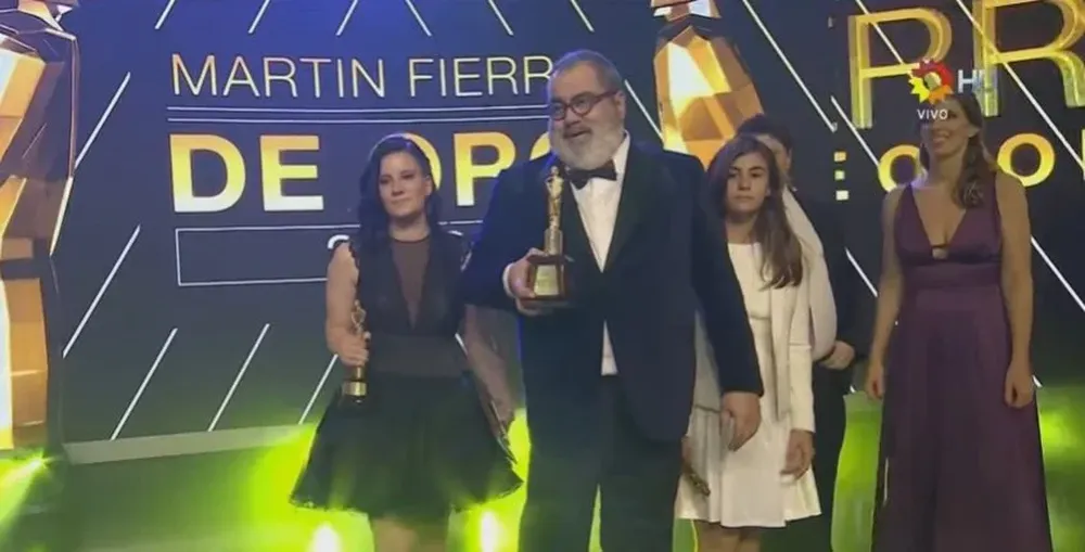 Jorge Lanata, al momento de ganar su Martín Fierro de oro. En total, se llevó tres premios