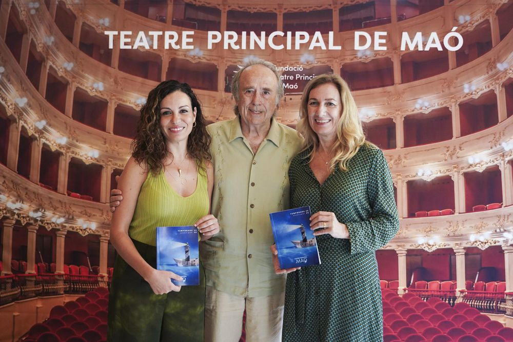 Joan Manuel Serrat asistió a la presentación de la programación del Teatro Principal de Mahón. EFE