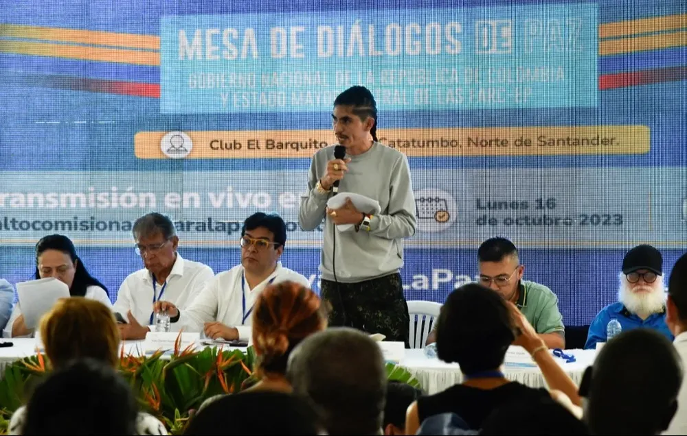 “Para nosotros la solución política es la hoja de ruta. Nos tocó armarnos porque nos cerraron todas las vías”, Andrey dijo Avendaño, negociador de la disidencia de las FARC