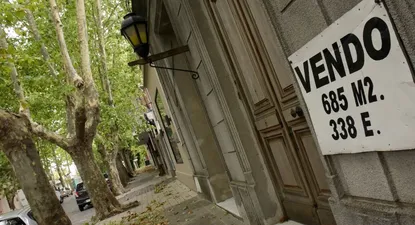 Con un salario promedio anual en Uruguay es posible comprar 2,9 metros cuadrados de un apartamento en un barrio céntrico de la Montevideo