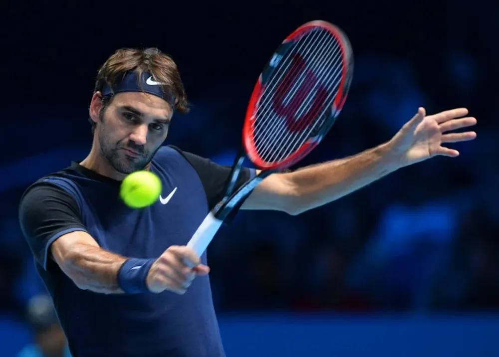 Roger Federer deleitando con su revés a una mano