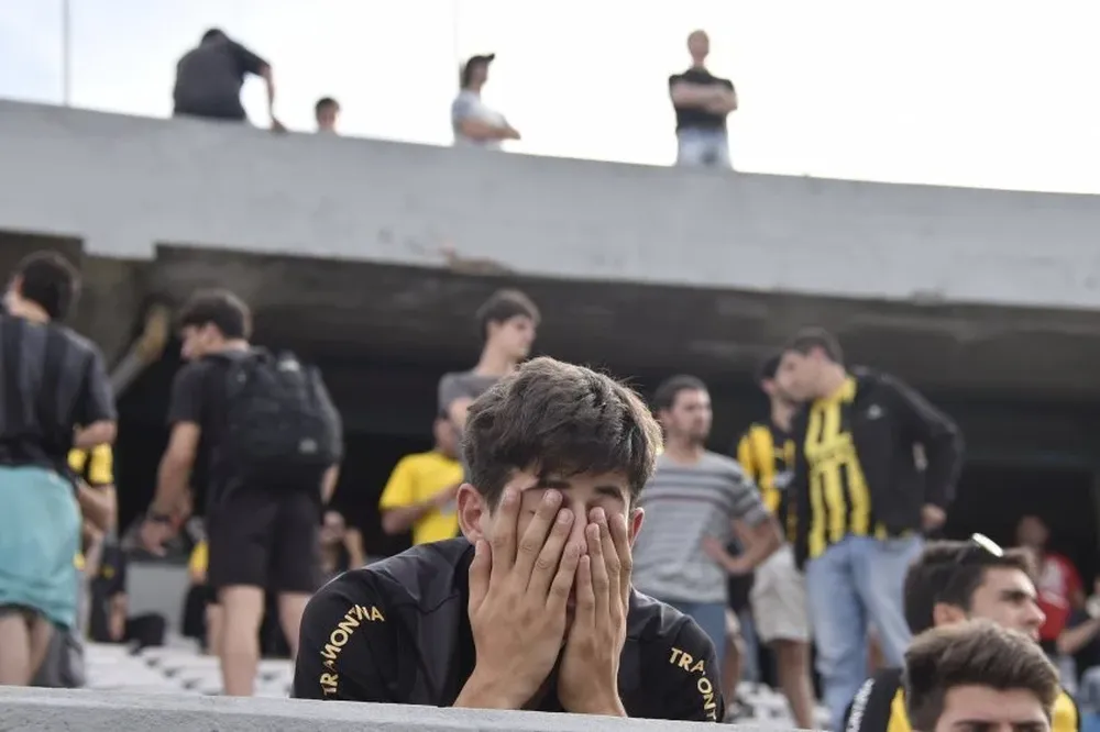 Un hincha de Peñarol no lo puede creer; lo que era una fiesta terminó de la peor manera.