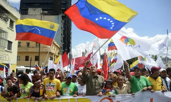 Estudiantes venezolanos fueron agredidos con bombas lacrimógenas