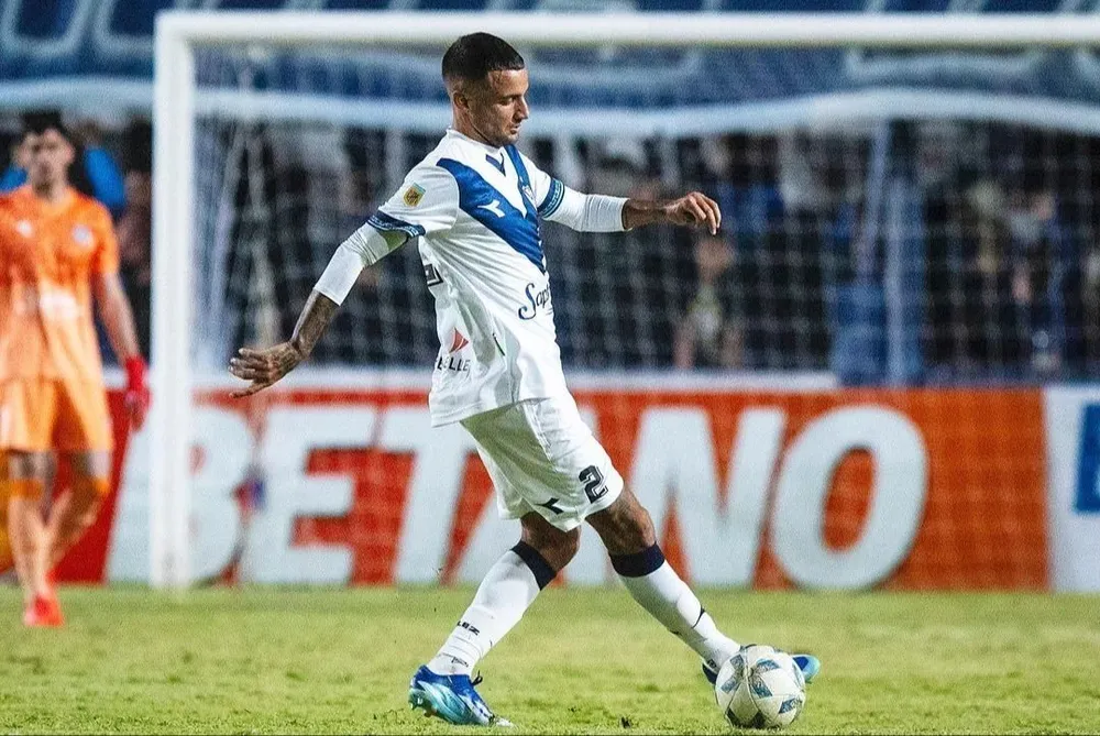 El defensor Emanuel Mammana en Velez, que se clasificó para la final de la Copa de la Liga