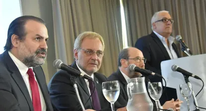 Federico Susbielle, Ricardo Vairo y Alfredo Etchandy en la presentación de este lunes