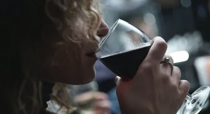 No es barato, pero pueden unirse varias bodegas para hacerlo o también importarlo, dice Cabrera sobre el vino sin alcohol