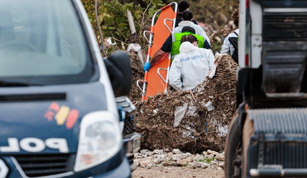 La Policía Científica trabajando en la zona.