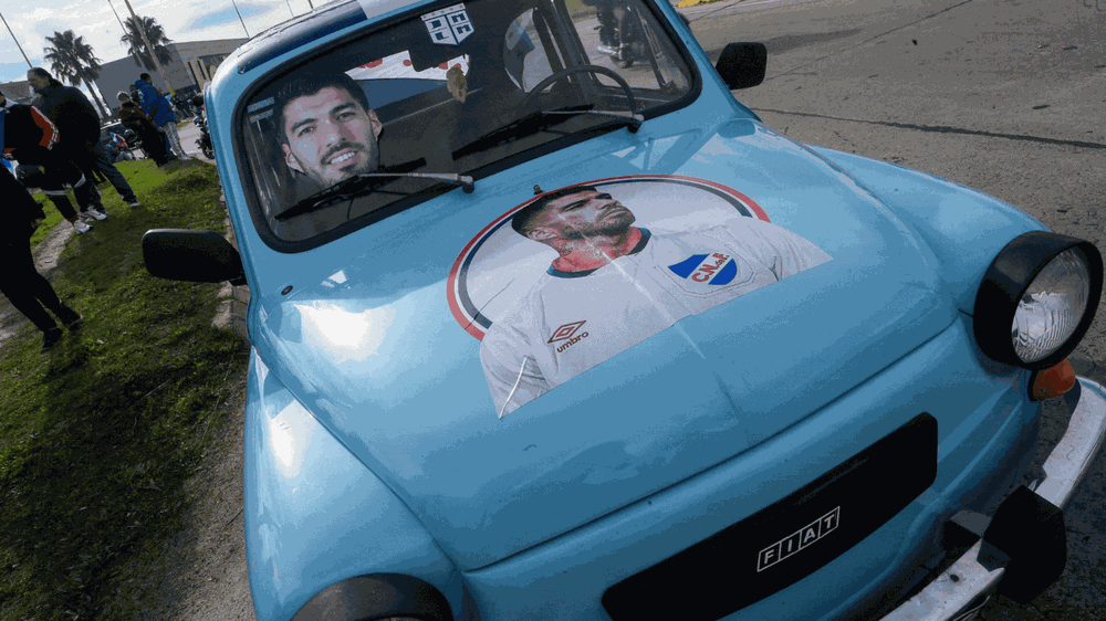 Los hinchas reciben a Luis Suárez en Uruguay