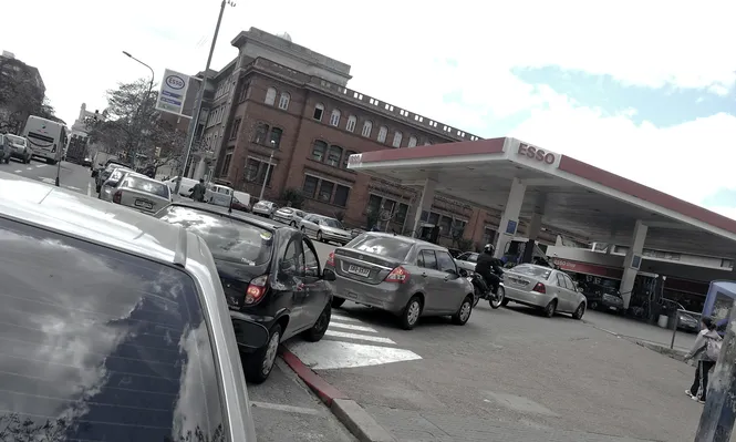 Colas en estaciones de servicio