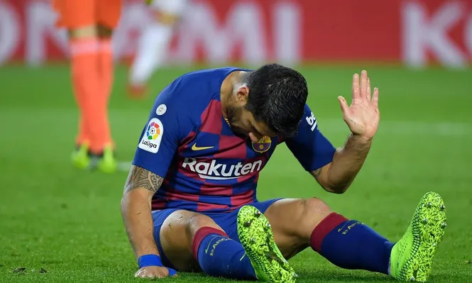 Suárez es la primera víctima del Barcelona de Koeman, dice la prensa española