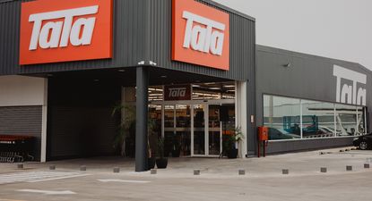 Fachada de un local de Tata. Archivo