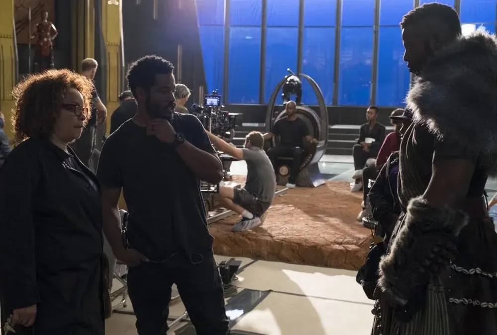 Ruth Carter junto al director Ryan Coogler en el set de Pantera Negra