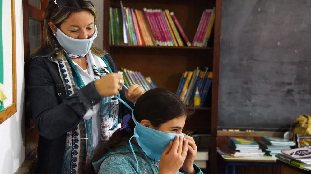 Los niños tienden a contagiarse menos de covid-19 que los adultos