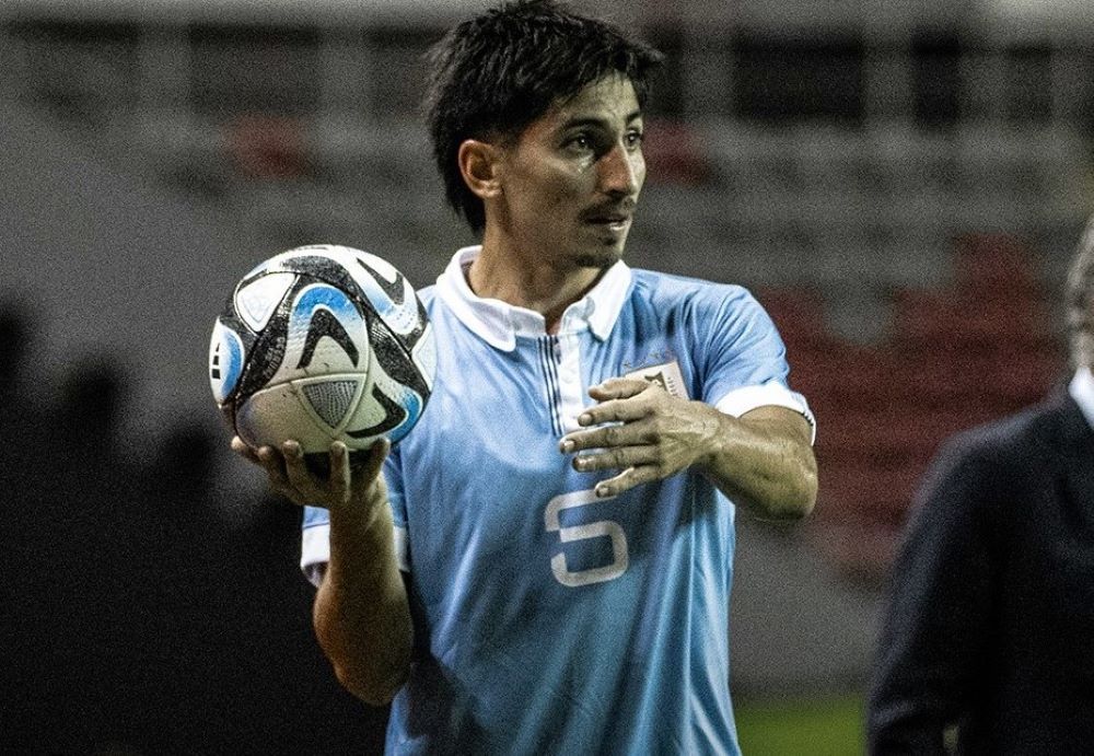 Franco Pizzichillo, jugador de City Torque, que integra la selección de Uruguay local jugando en el partido ante Costa Rica