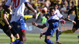 Juan Cruz De los Santos de Nacional ante Peñarol por la final de la Liga AUF Uruguaya