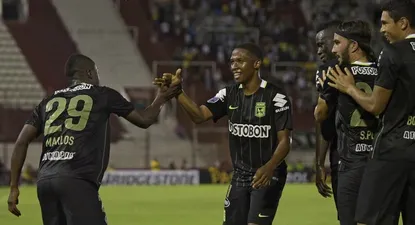 Festejo de Atlético Nacional en la cancha de Huracán