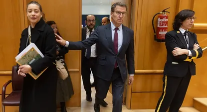 El líder del PP, Alberto Núñez Feijóo, a su llegada a un pleno del Congreso de los Diputados, en el Palacio del Senado