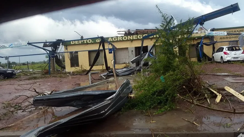 Tornado en la ciudad de Dolores, departamento de Soriano