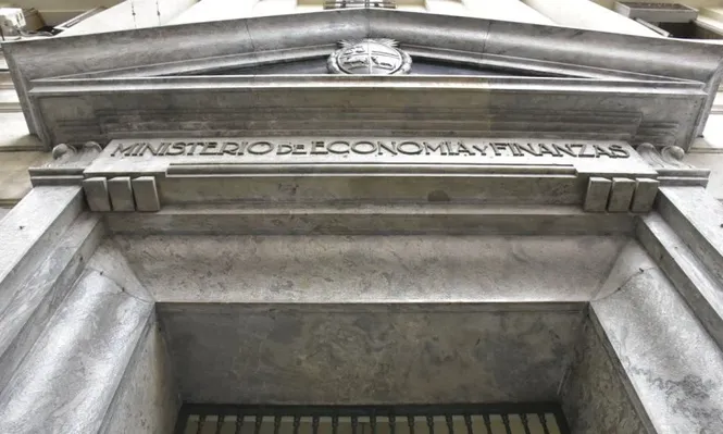 Déficit fiscal cerró estable en 3,4% del PIB en los 12 meses a mayo