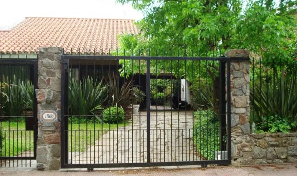 El inmueble está ubicado a tres cuadras del Carrasco Lawn Tennis