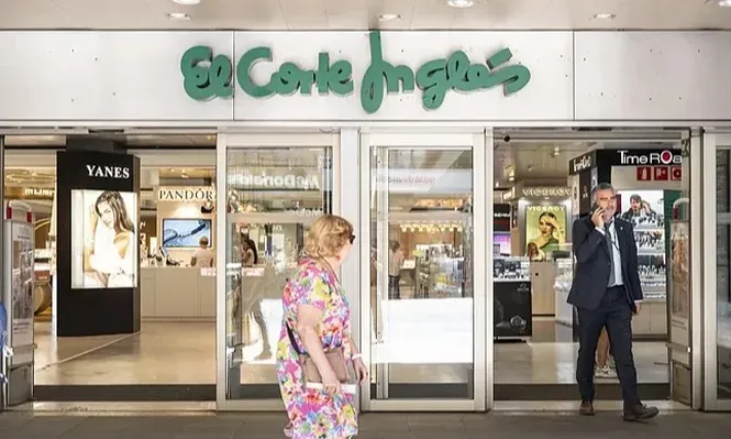 Un trabajador de seguridad privada del Corte Inglés