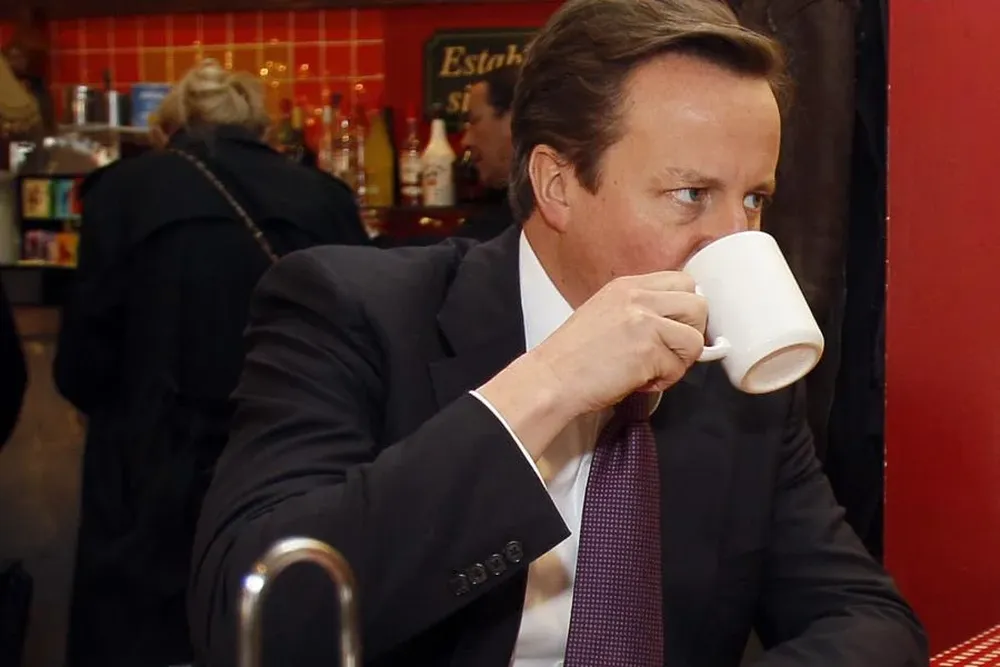 No me disculpo por defender al Reino Unido, dijo Cameron