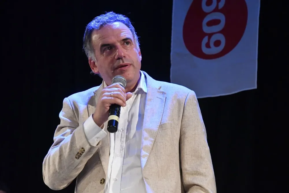 Yamandú Orsi en el lanzamiento de la lista 609