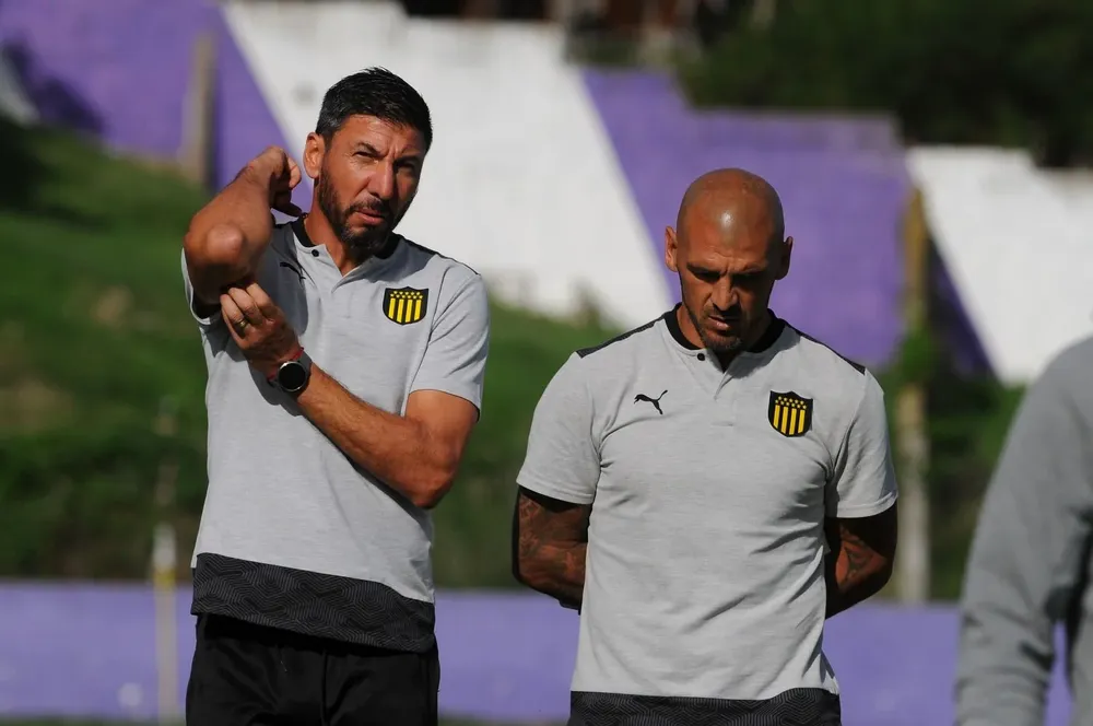 Juan Manuel Olivera y su ayudante, Damián Macaluso