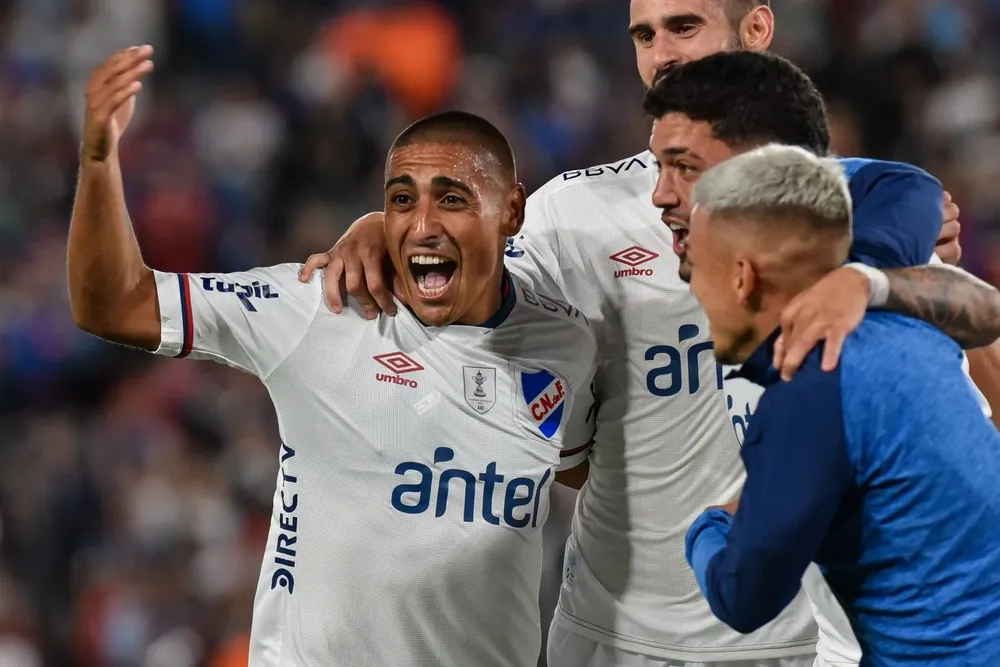 Festejo tricolor en el Parque Central