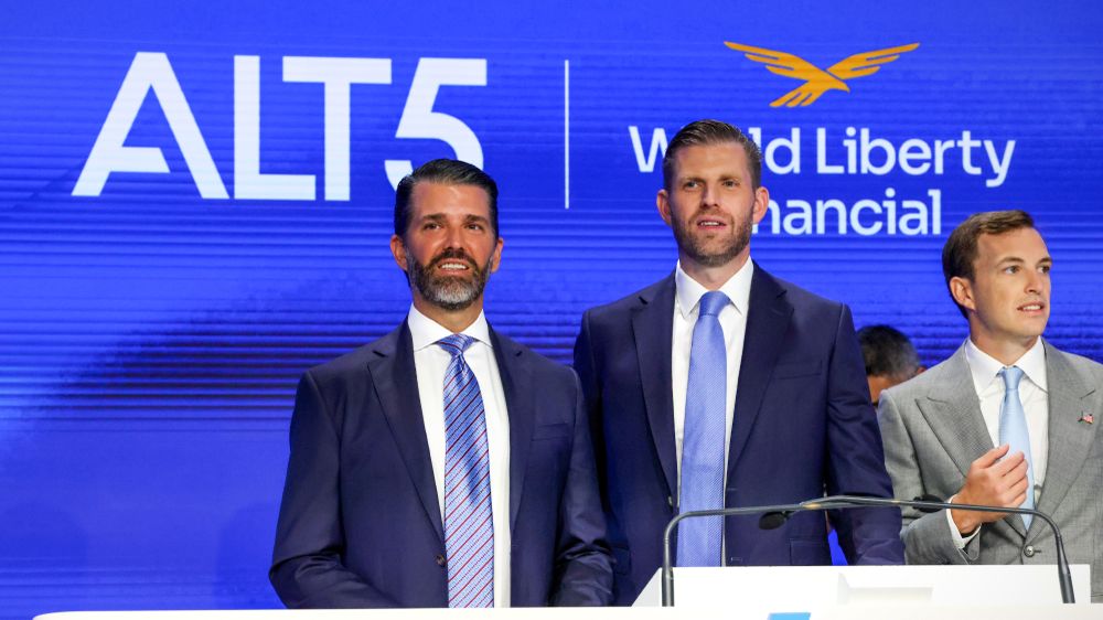 WLFI cayó un 14% tras denuncias sobre millonarios movimientos on-chain