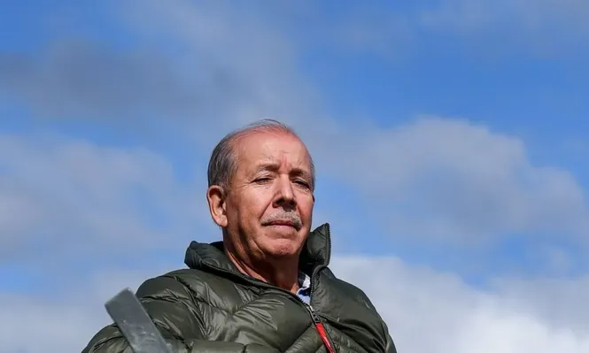 Núbel Cisneros abrigado: a diferencia del día de la entrevista, las fotos estuvieron acompañadas de un frente de frío intenso