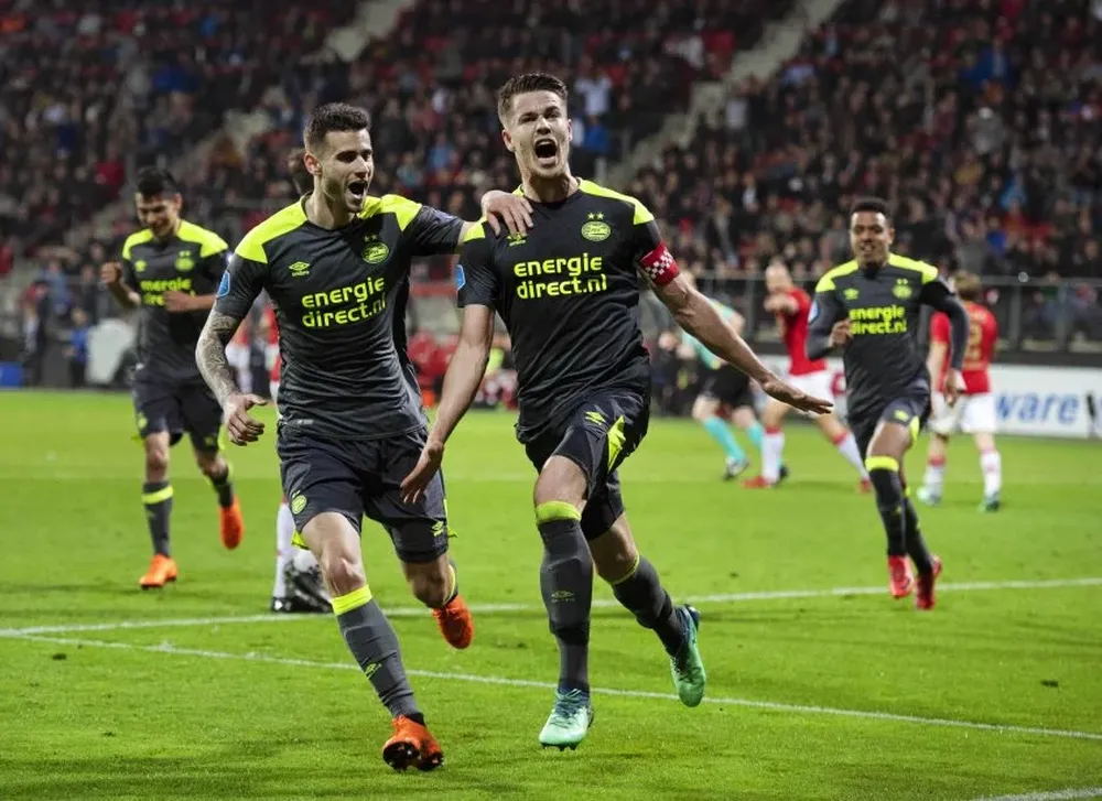 Gastón Pereiro, un gol y título de Liga, en Holanda