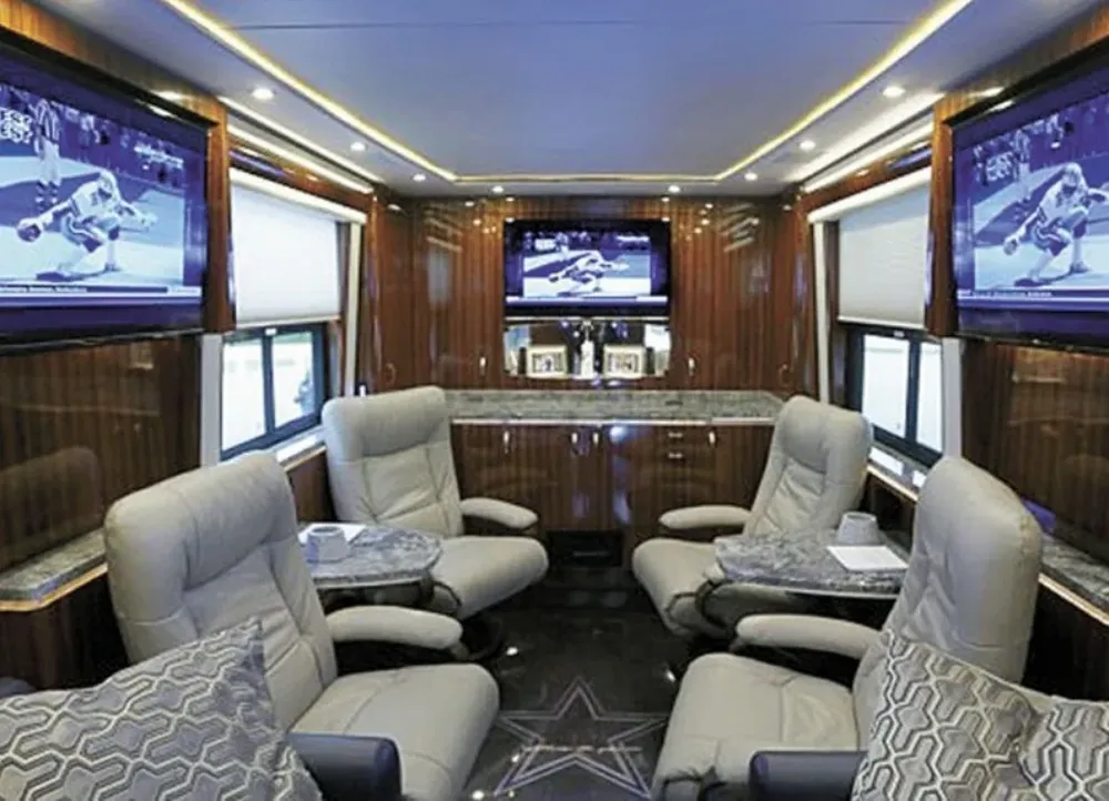 El bus de los Cowboys de la NFL se llama “La Dama Elegante”