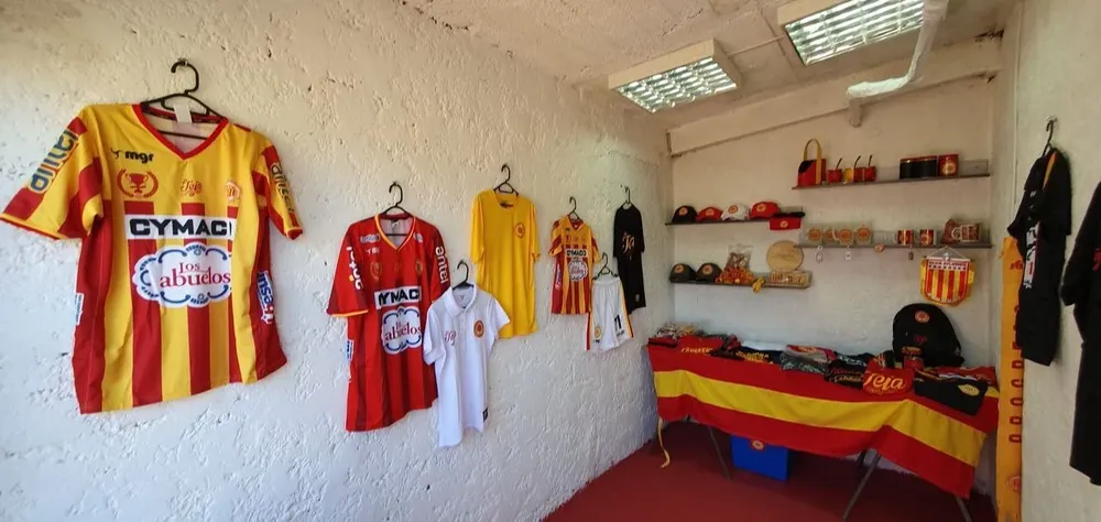 El Ministerio negó que se haya prohibido el ingreso a hinchas con la camiseta de Tabaré Vázquez, como también sostuvo Nusa