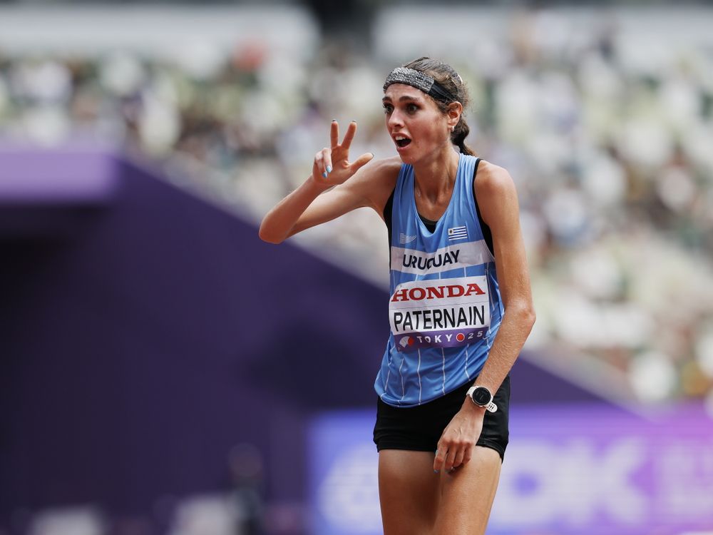 Julia Paternain de Uruguay no puede creer que fue tercera en la maratón del Mundial de atletismo de Tokio 2025 y reacciona de esa manera