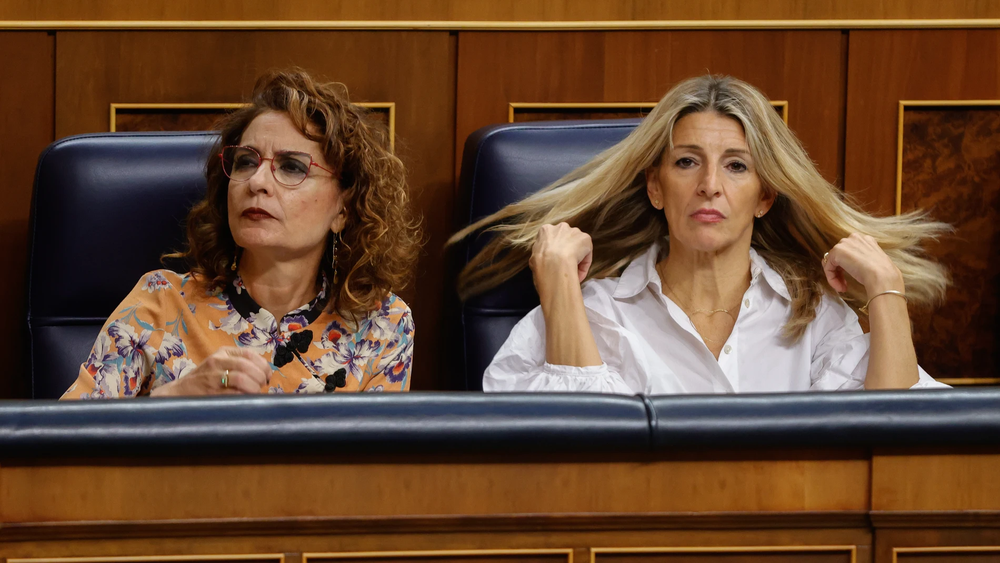 La Ministra de Hacienda María Jesús Montero y la vicepresidenta segunda Yolanda Díaz