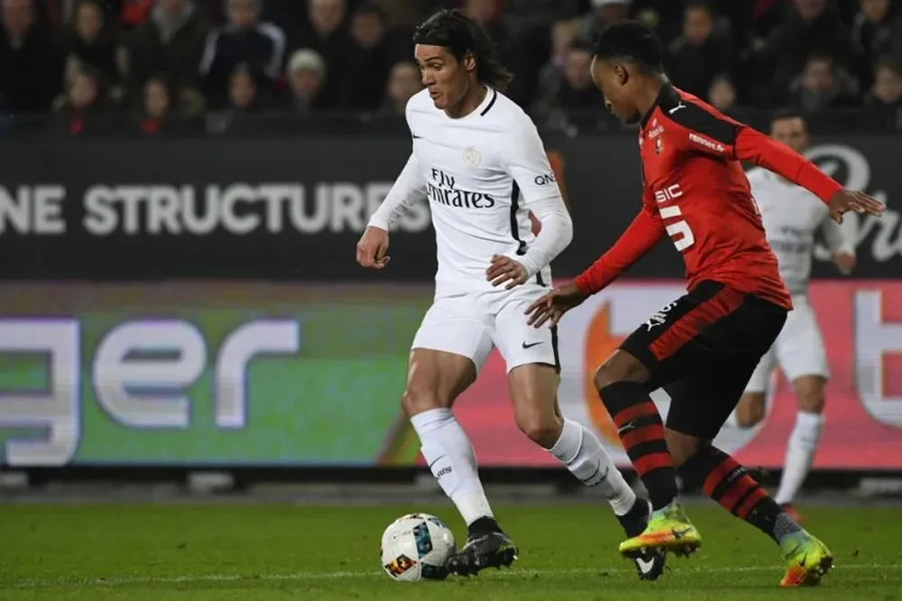 Edinson Cavani, jugó 70 en la victoria de PSG 1-0 ante Rennes