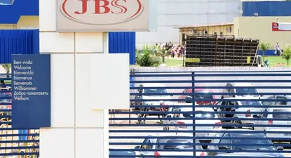 Juez de Brasil frenó venta de frigoríficos de JBS a su rival Minerva