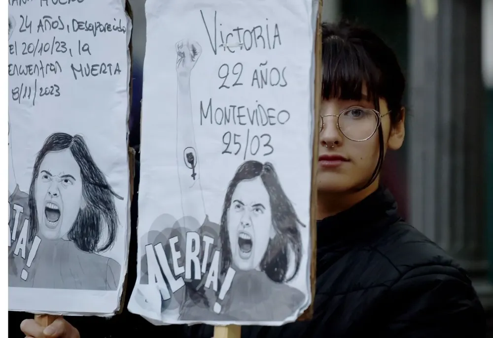 Marcha feminista por el femicidio de Mariana Rivero