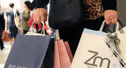 La suba del dólar y el deterioro del empleo desafían al consumo