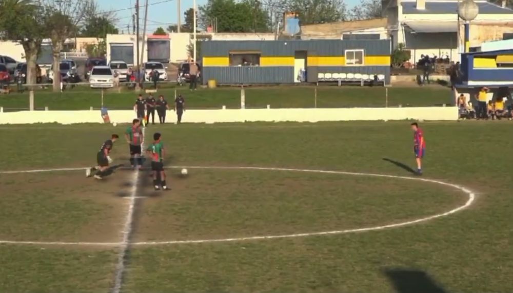 Golazo de arquero y desde el medio de la cancha en el fútbol de Paysandú
